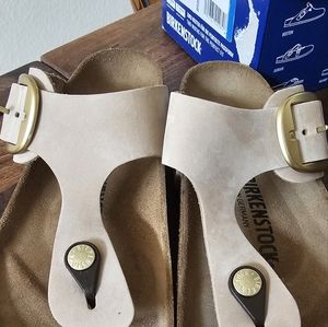 NEW IN BOX Birkenstock Gizeh big buckle leather  sandle, in Sandcastle, size 37.